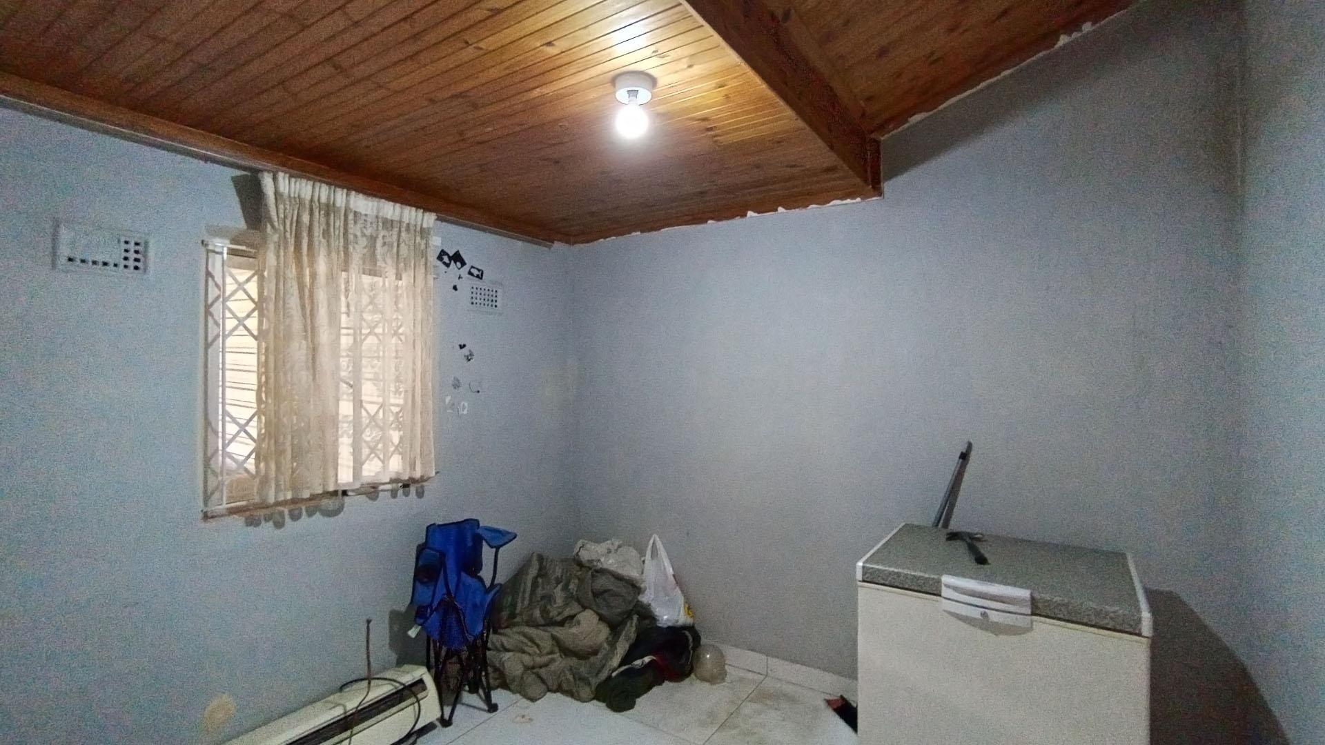 Bed Room 1 - 10 square meters of property in Crossmoor