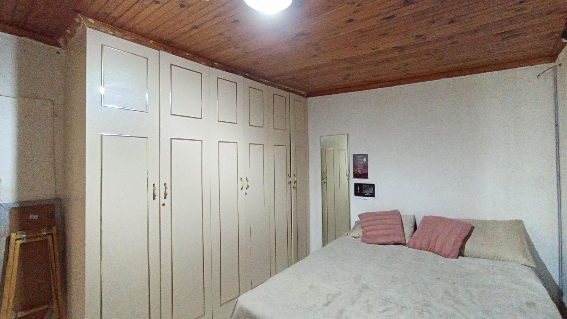 Bed Room 2 - 14 square meters of property in Crossmoor