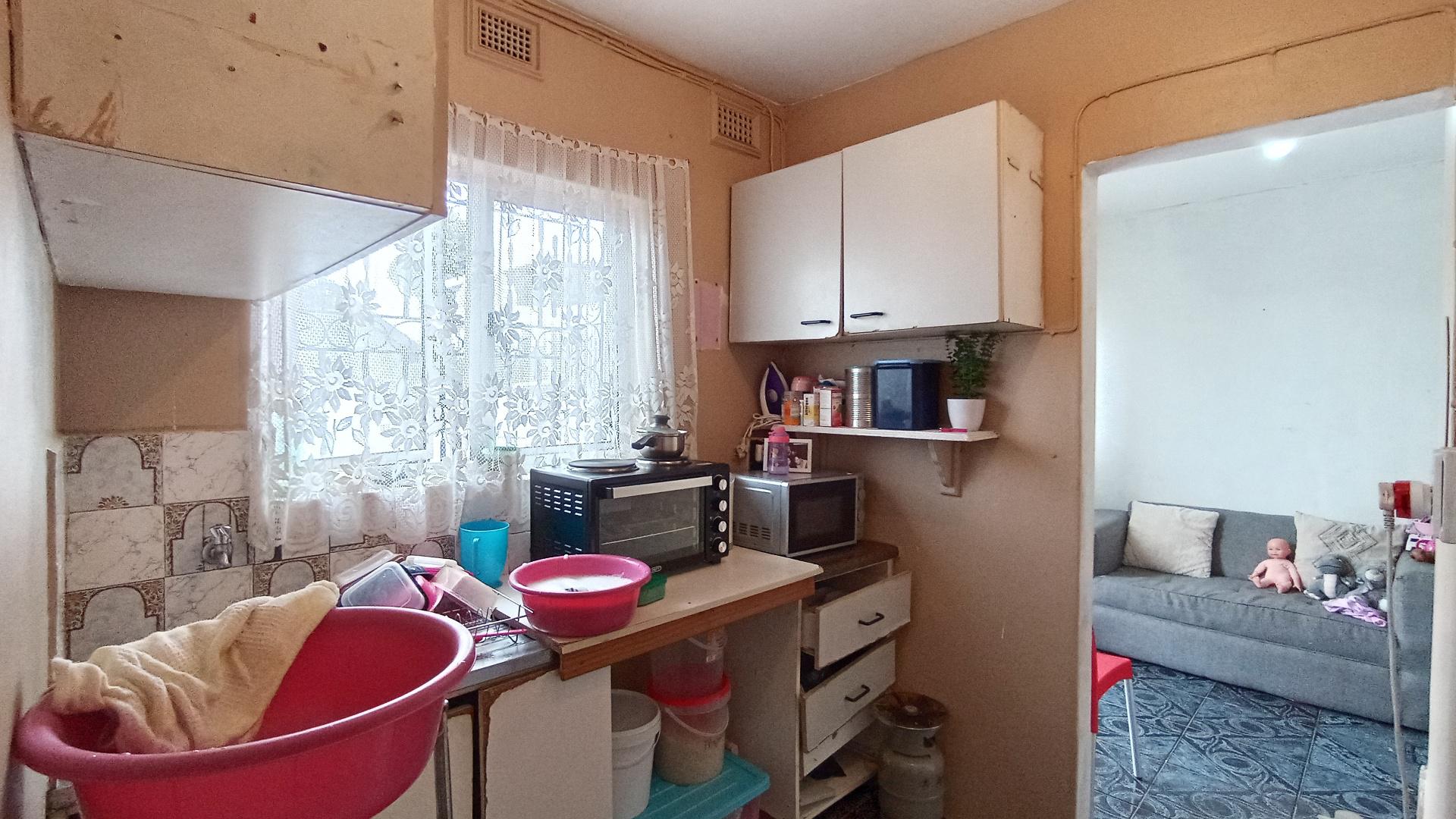 Kitchen - 14 square meters of property in Crossmoor
