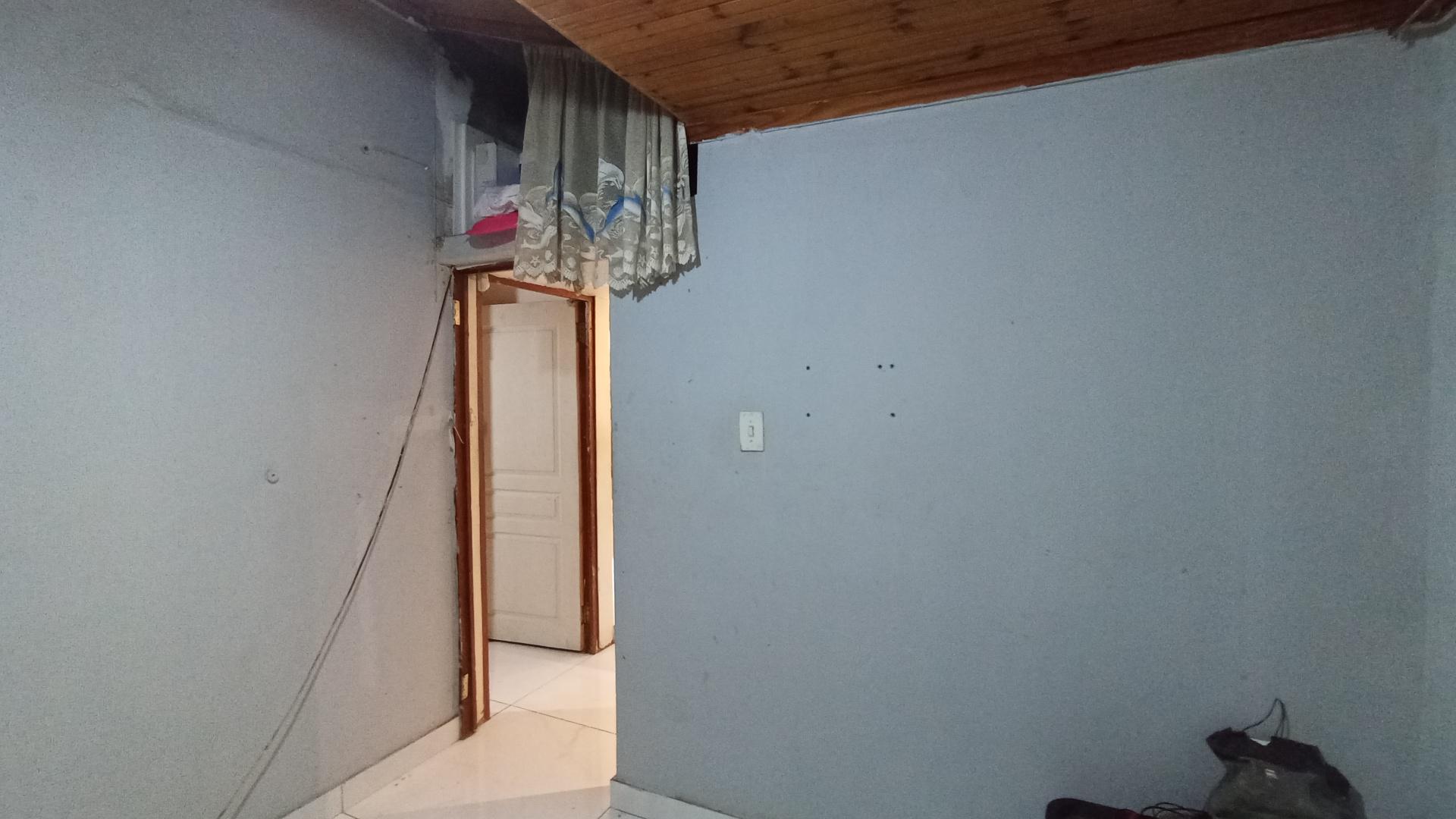 Bed Room 1 - 10 square meters of property in Crossmoor