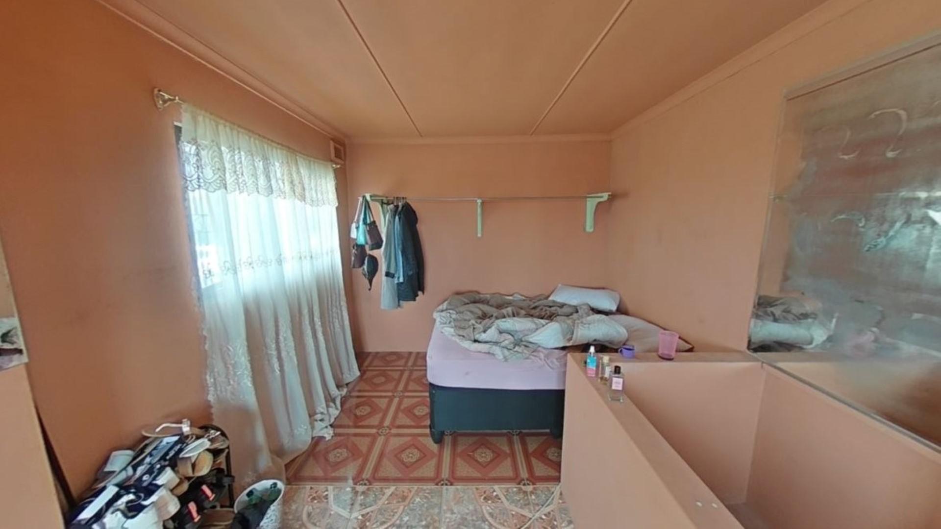 Spaces - 10 square meters of property in Crossmoor