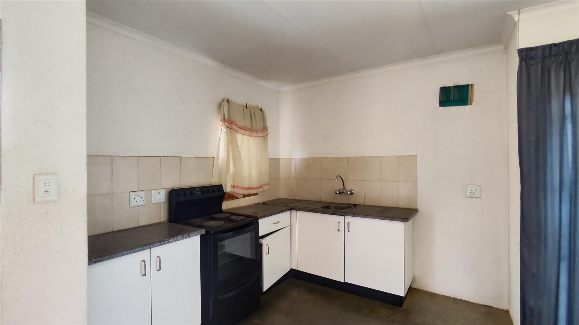 Kitchen - 12 square meters of property in Salfin