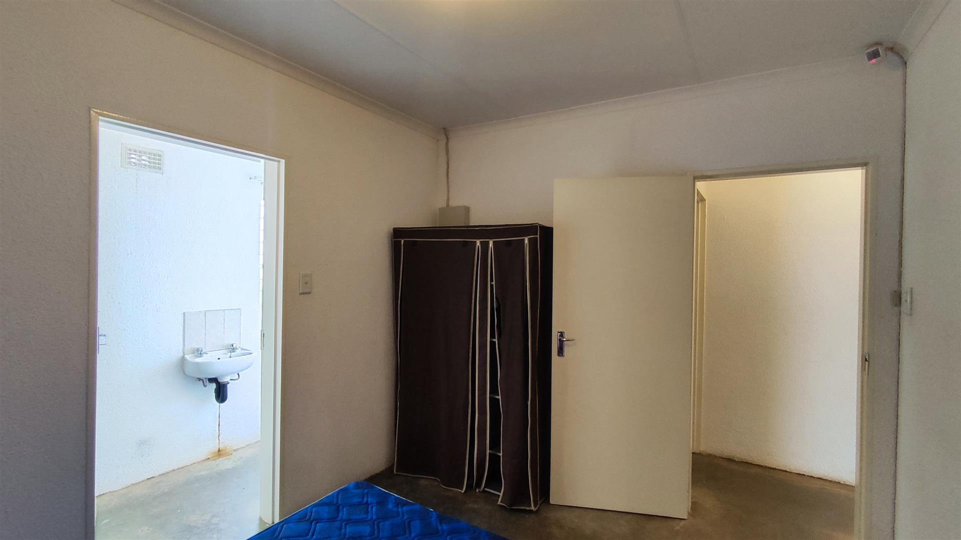 Main Bedroom - 11 square meters of property in Salfin