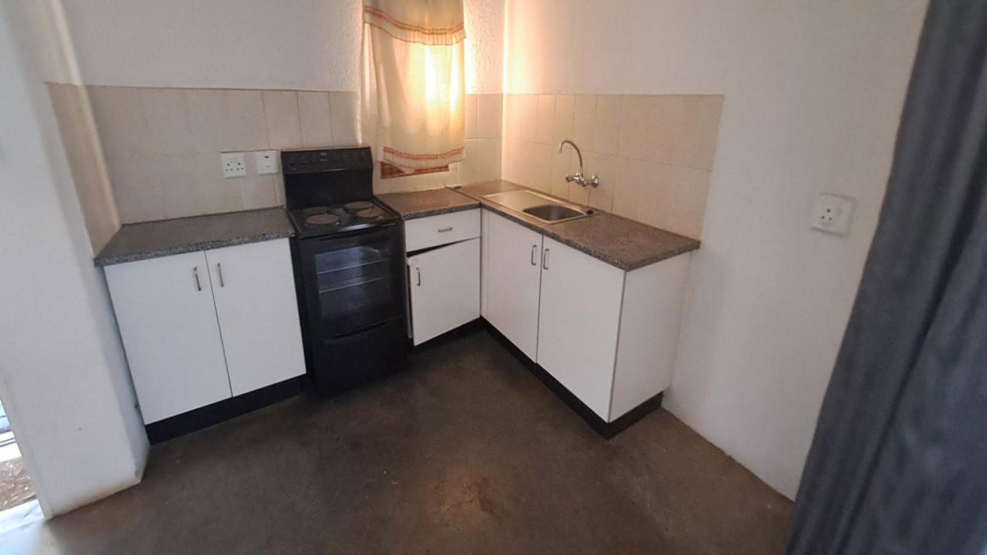 Kitchen - 12 square meters of property in Salfin
