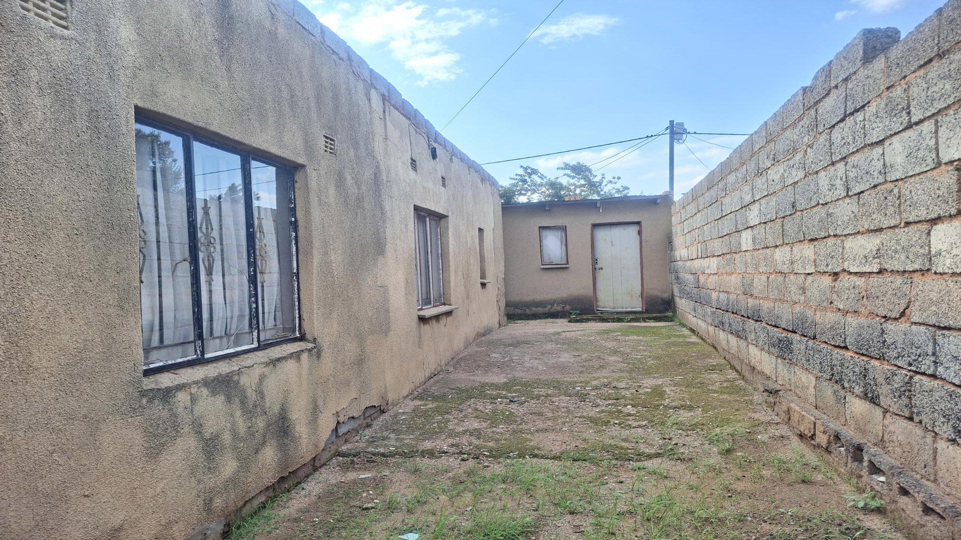 Spaces - 3 square meters of property in Thulani
