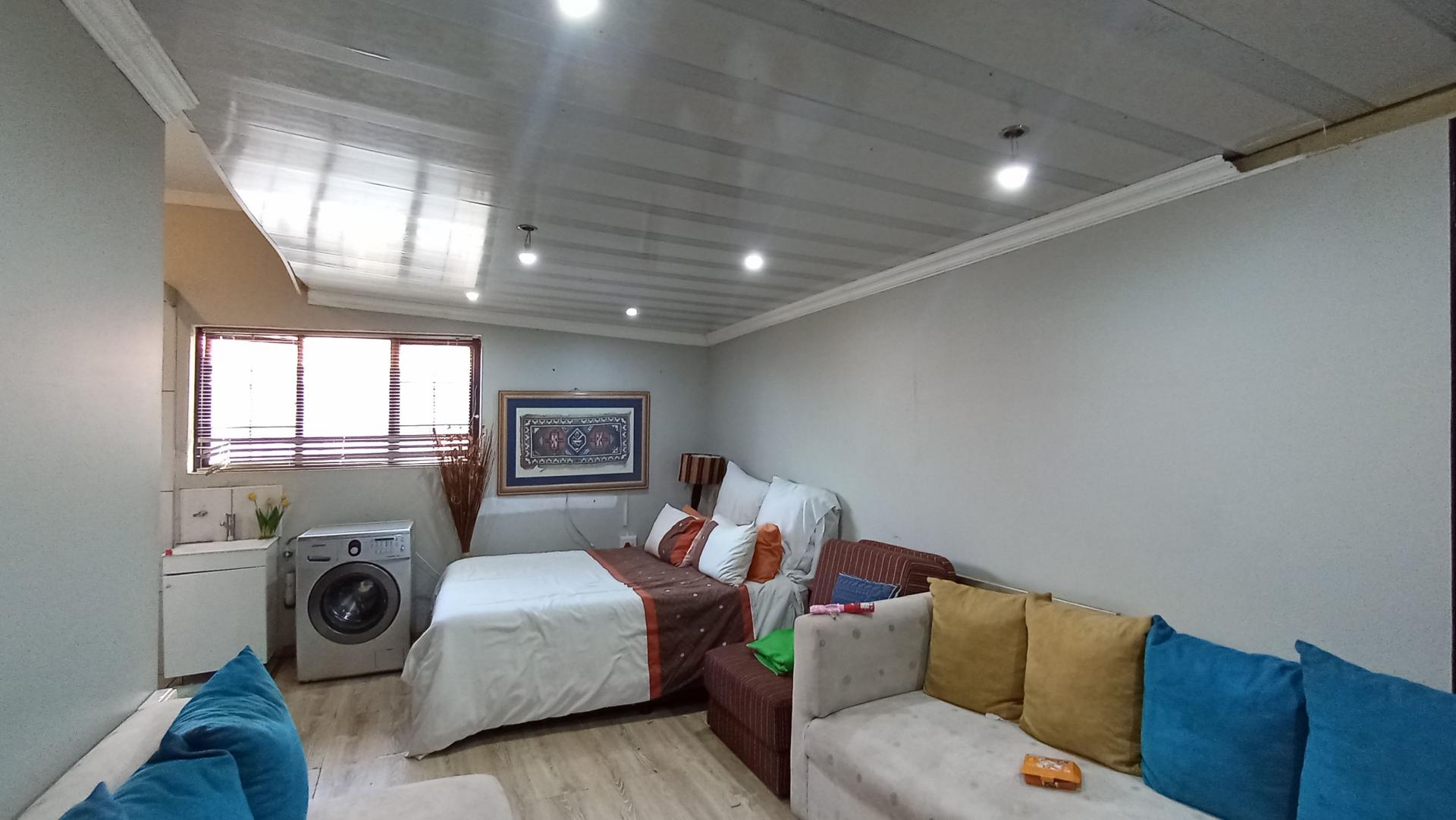 Spaces - 26 square meters of property in Country View