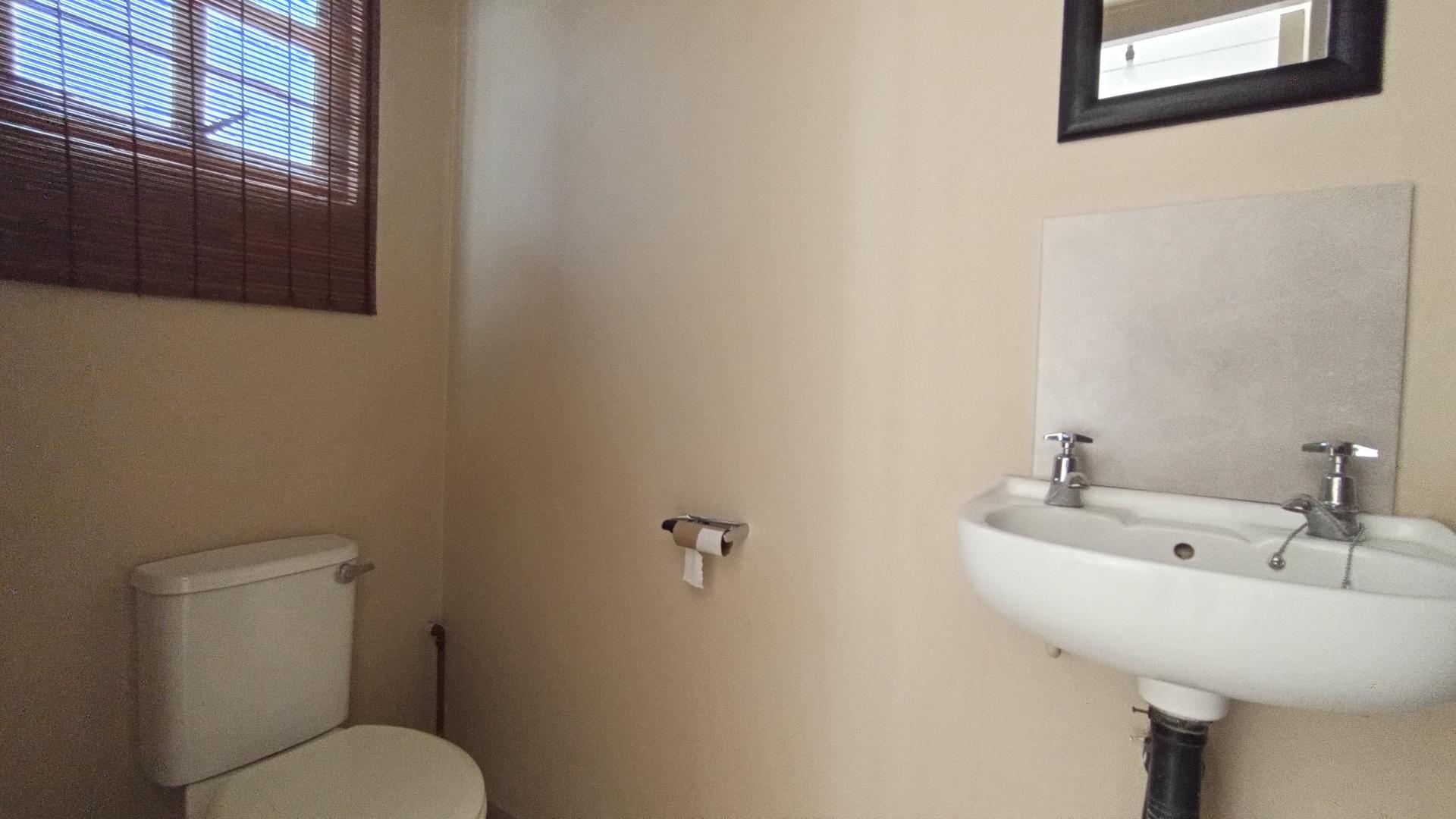 Bathroom 3+ - 3 square meters of property in Glen Hills