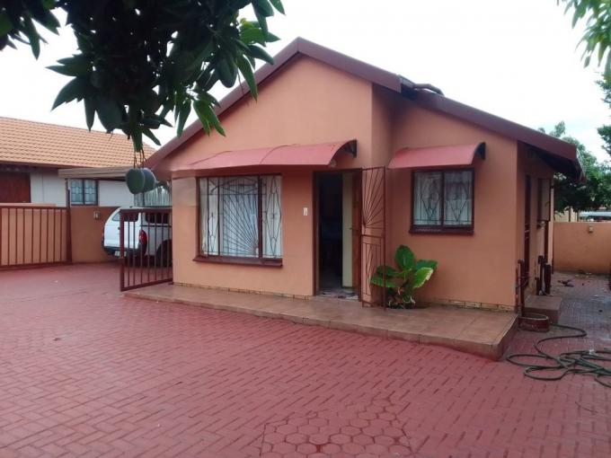 2 Bedroom House for Sale For Sale in Geelhoutpark - MR663331
