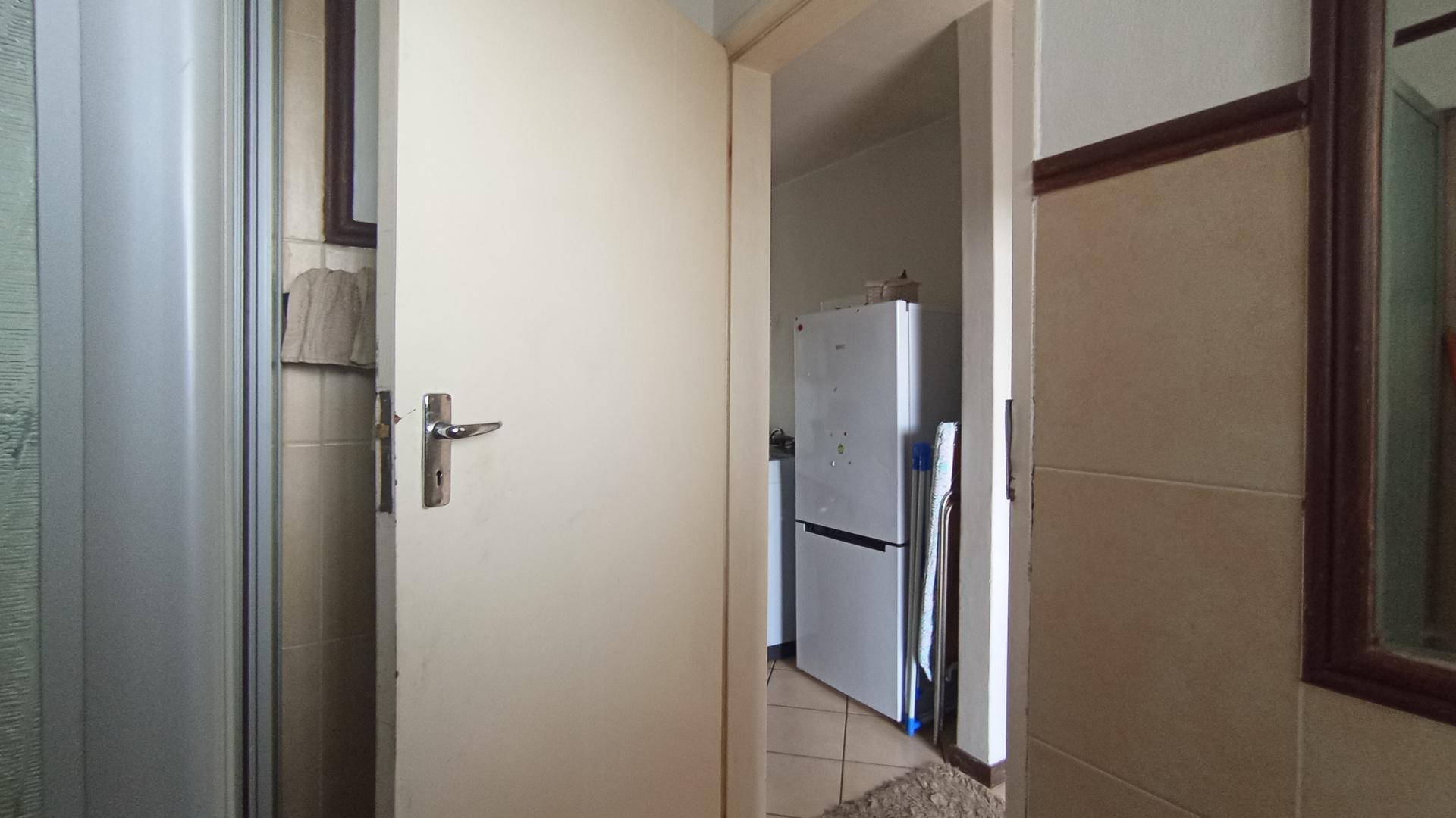 Bathroom 1 - 3 square meters of property in Sagewood