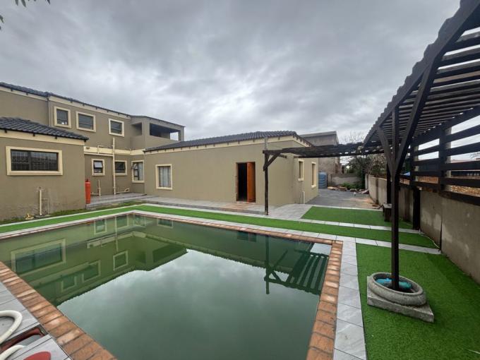 6 Bedroom House for Sale For Sale in Modelpark - MR663454