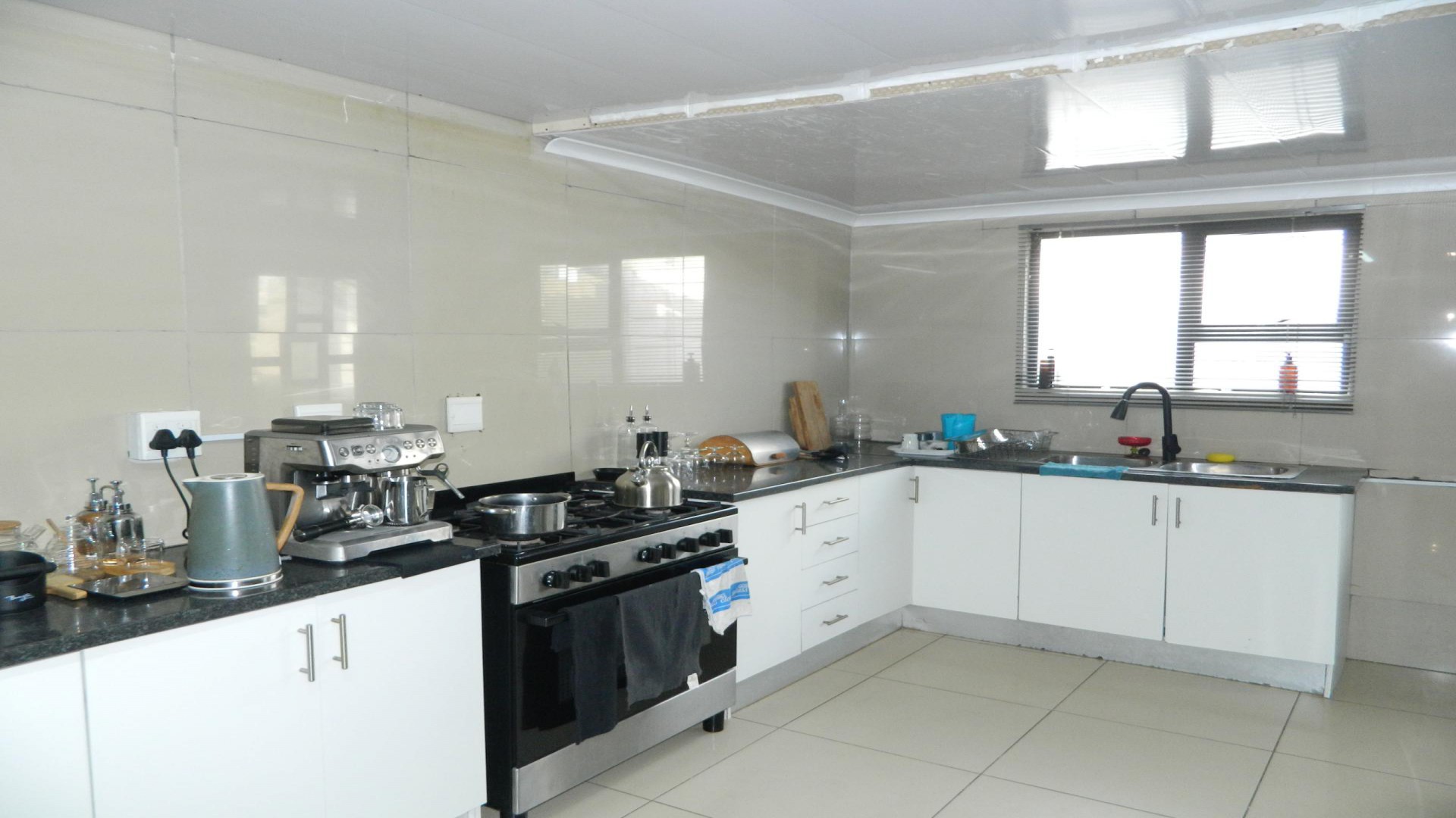 Kitchen of property in Rocklands