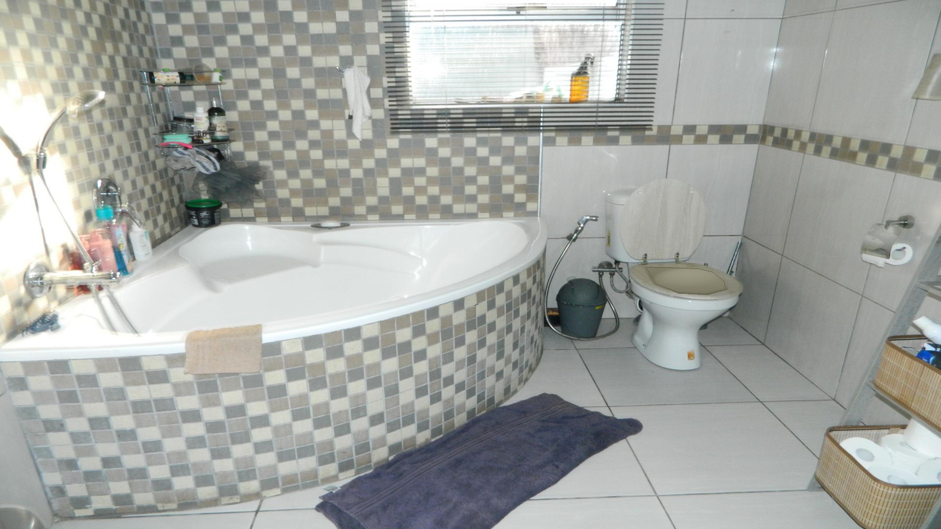 Main Bathroom of property in Rocklands