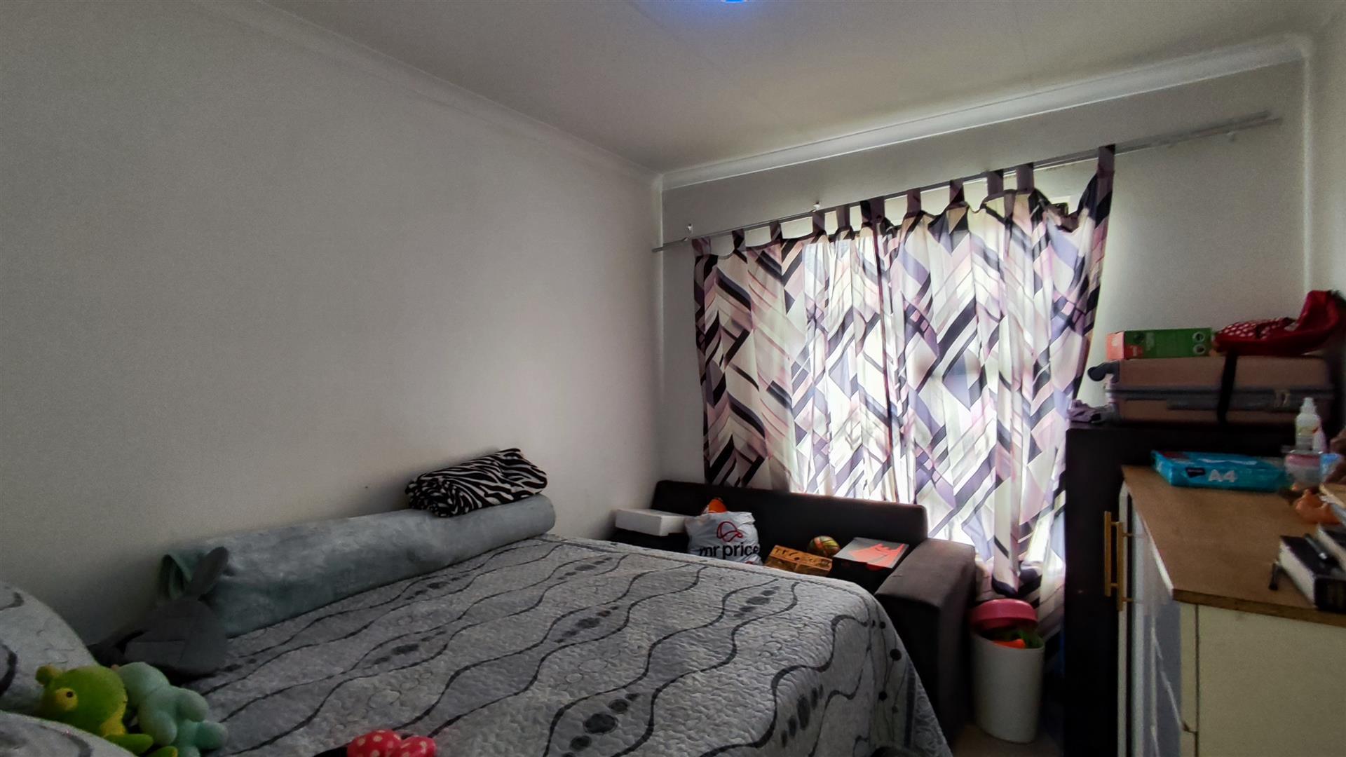 Bed Room 1 - 9 square meters of property in Dersley