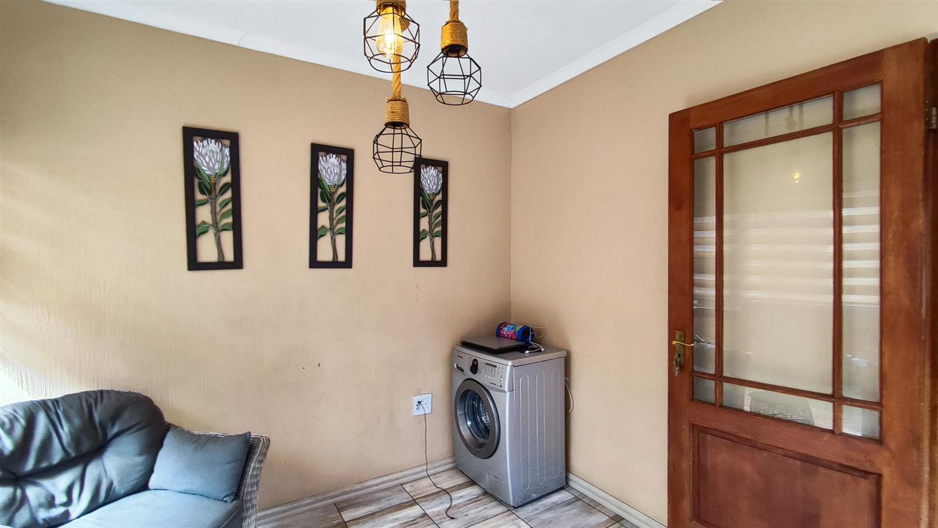Rooms - 9 square meters of property in Castleview