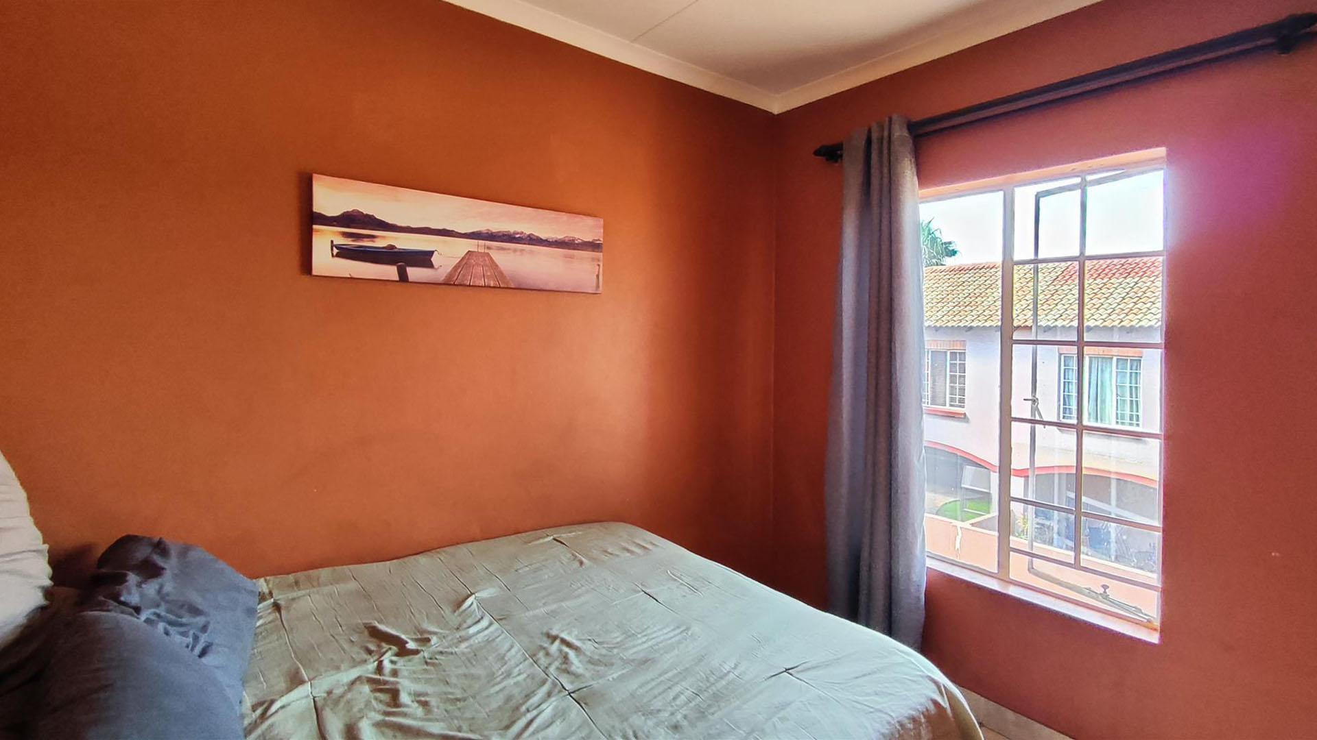 Bed Room 2 - 10 square meters of property in Castleview