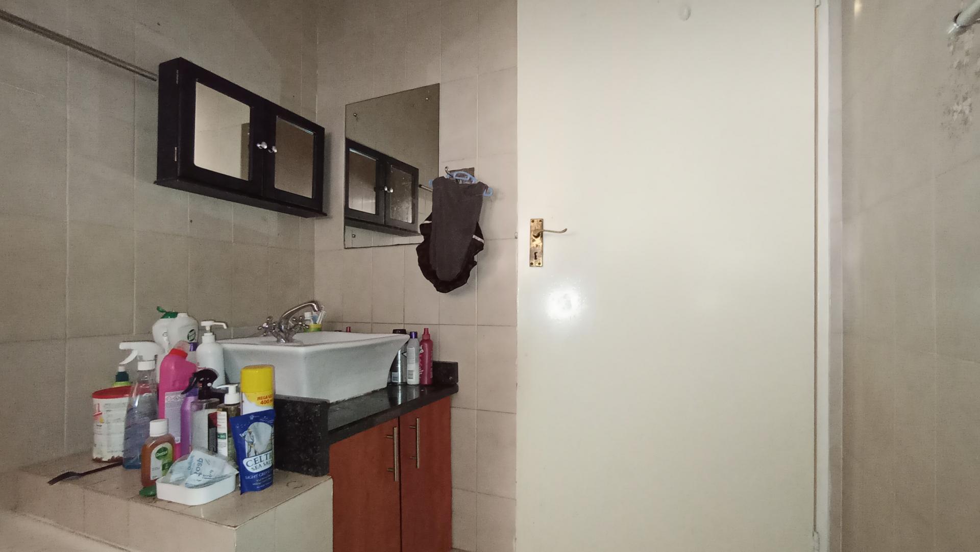 Bathroom 1 - 5 square meters of property in Horison View