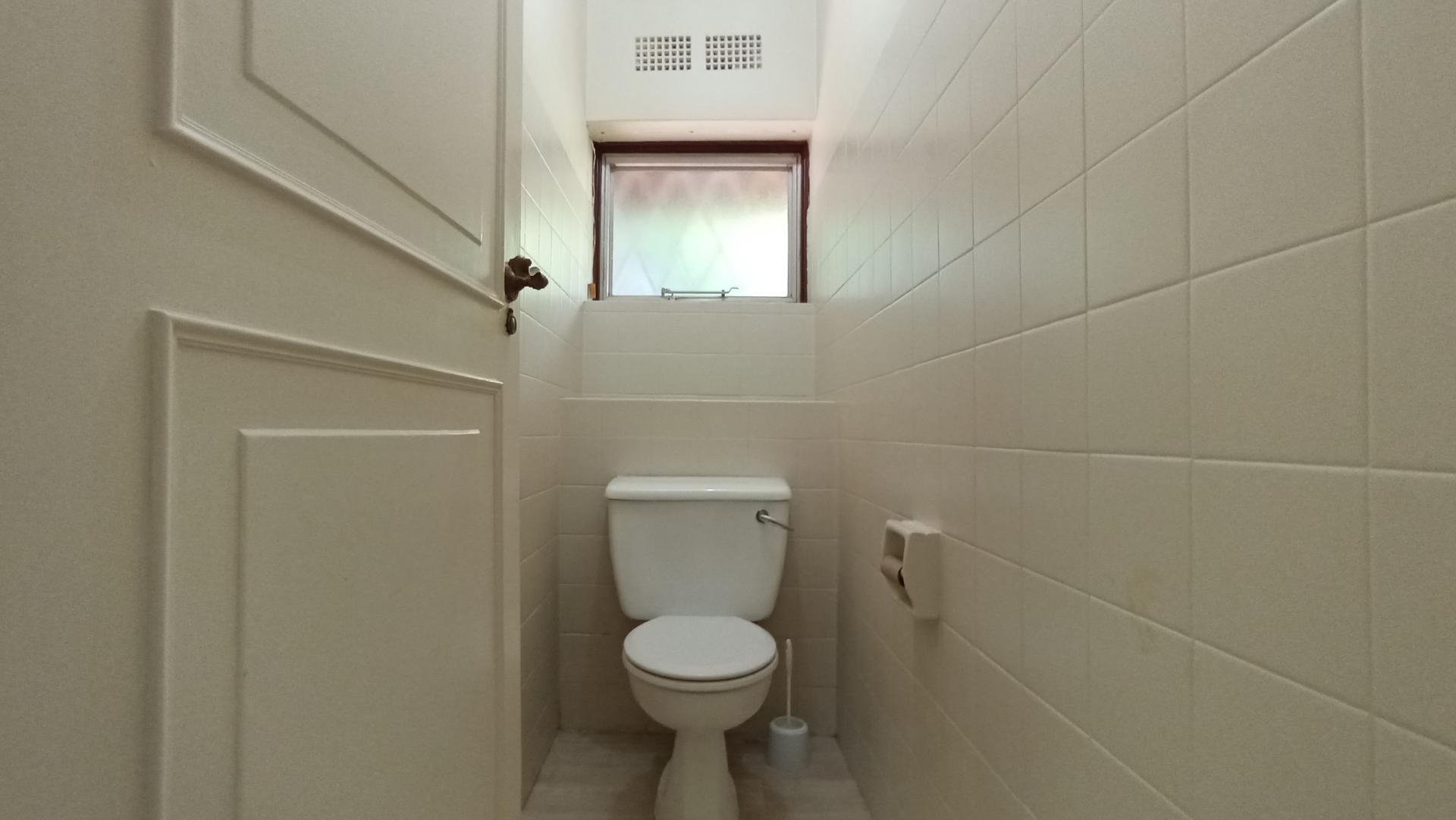 Bathroom 2 - 3 square meters of property in Observatory - JHB