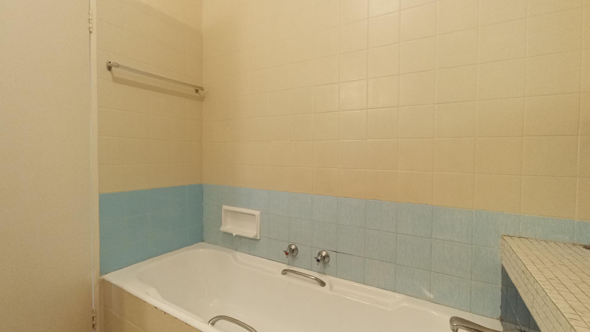 Bathroom 3+ - 7 square meters of property in Observatory - JHB
