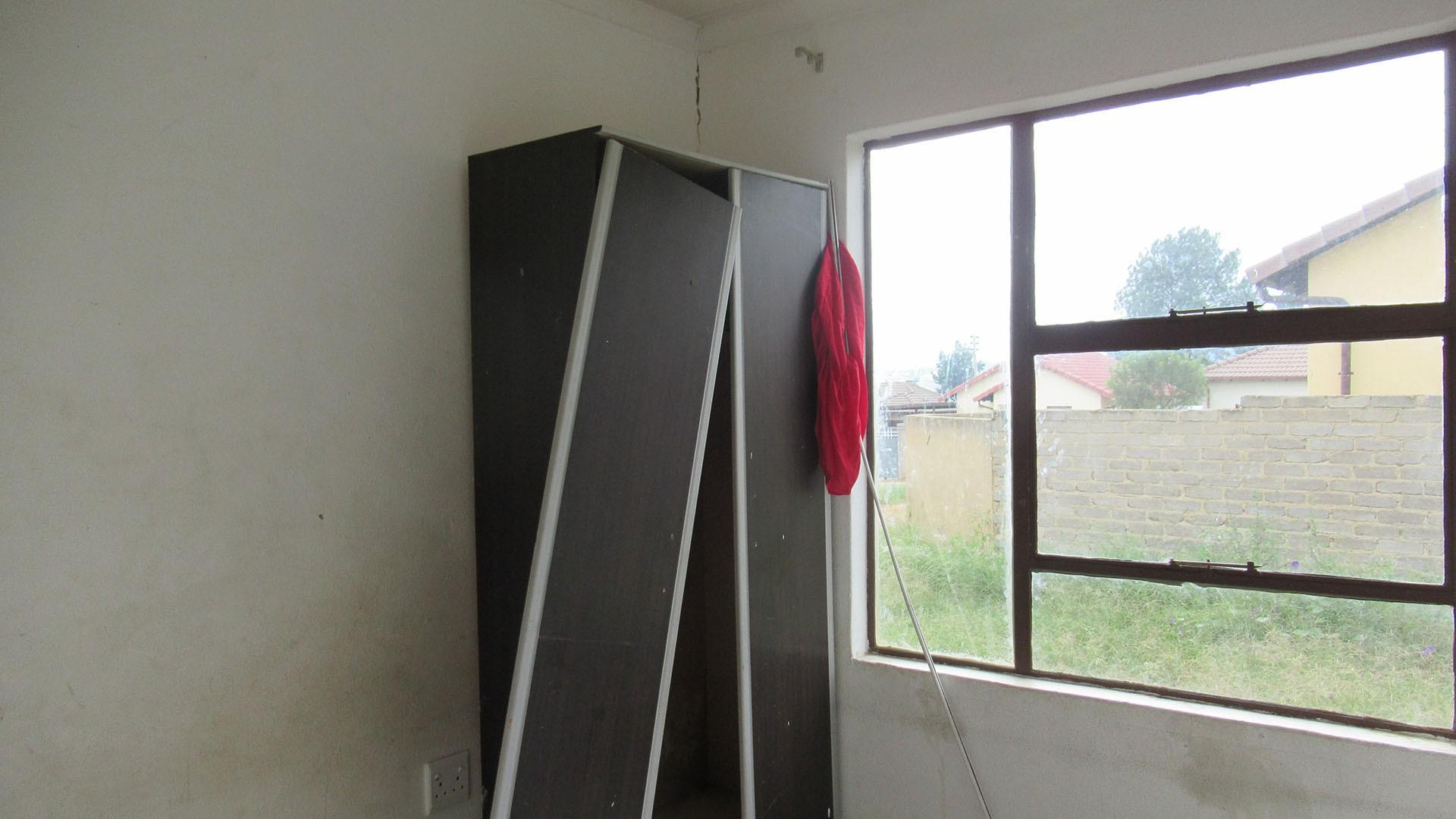 Bed Room 1 - 6 square meters of property in Bloubosrand