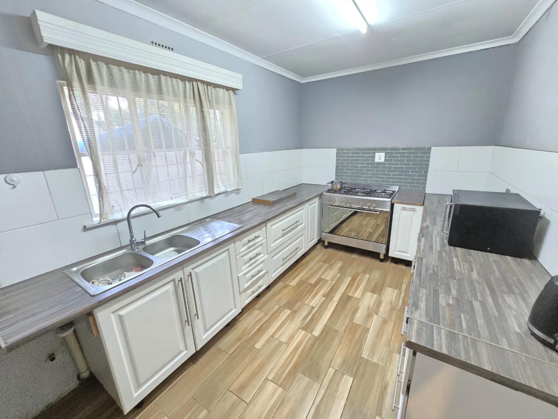 Kitchen of property in Wilgeheuwel 