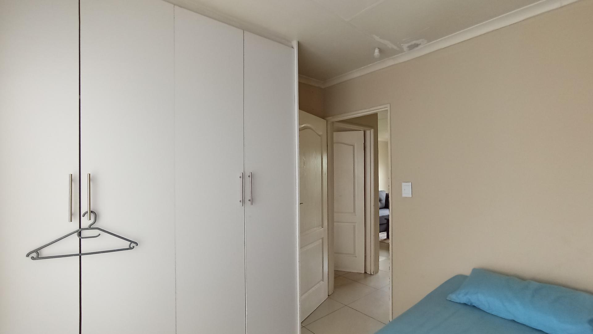 Bed Room 1 - 9 square meters of property in Fleurhof