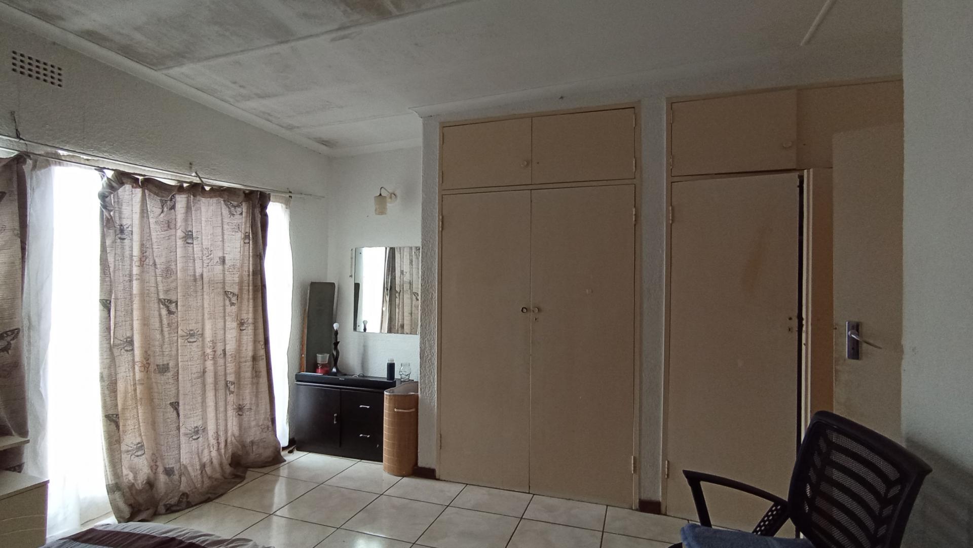 Bed Room 1 - 20 square meters of property in Windsor East