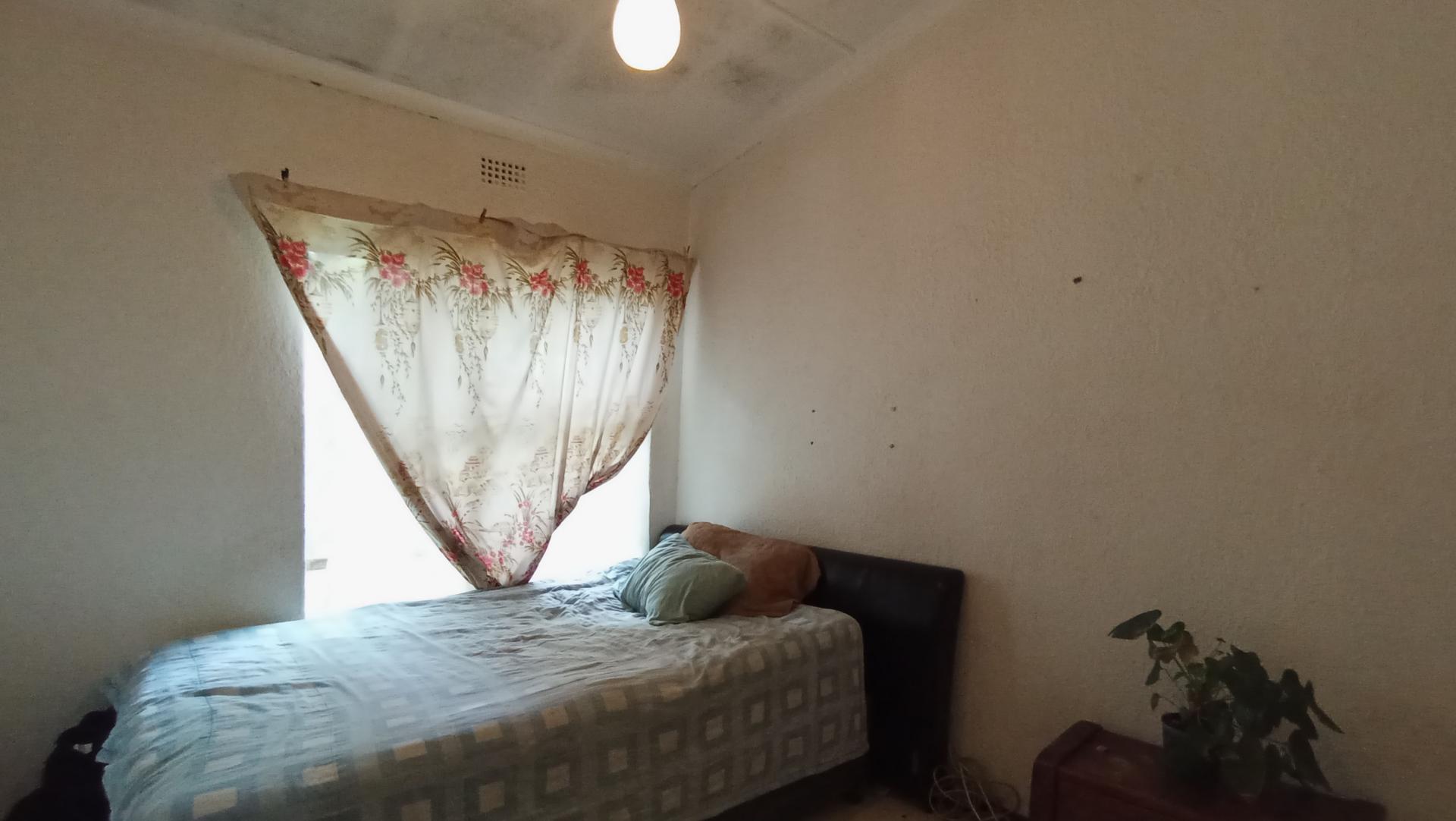 Bed Room 3 - 12 square meters of property in Windsor East