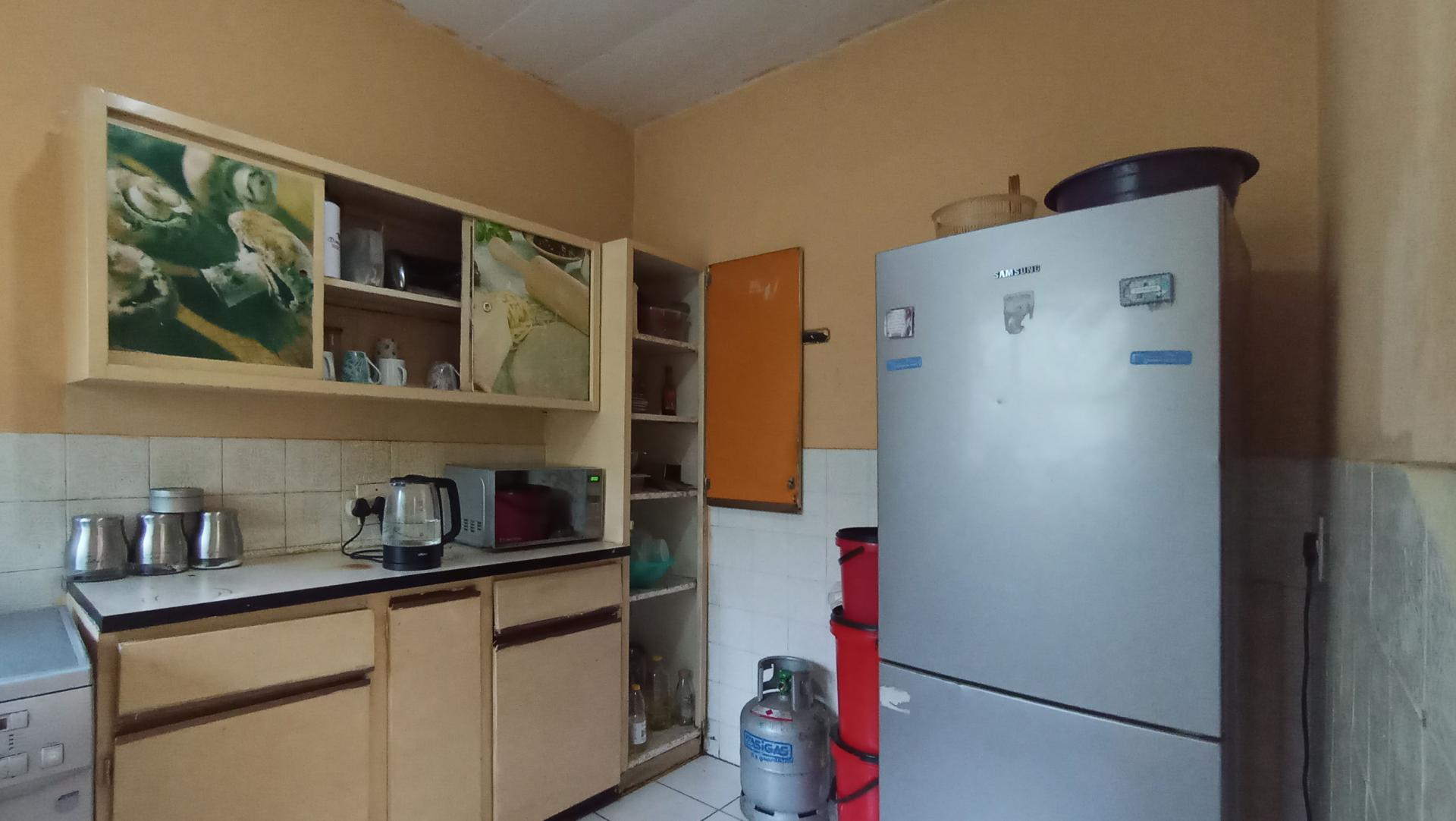 Kitchen - 9 square meters of property in Windsor East