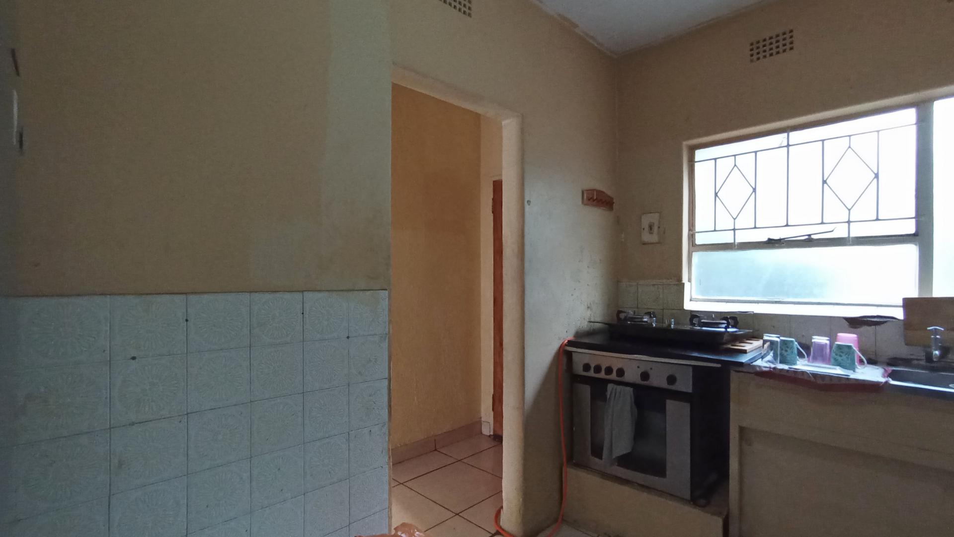 Kitchen - 9 square meters of property in Windsor East