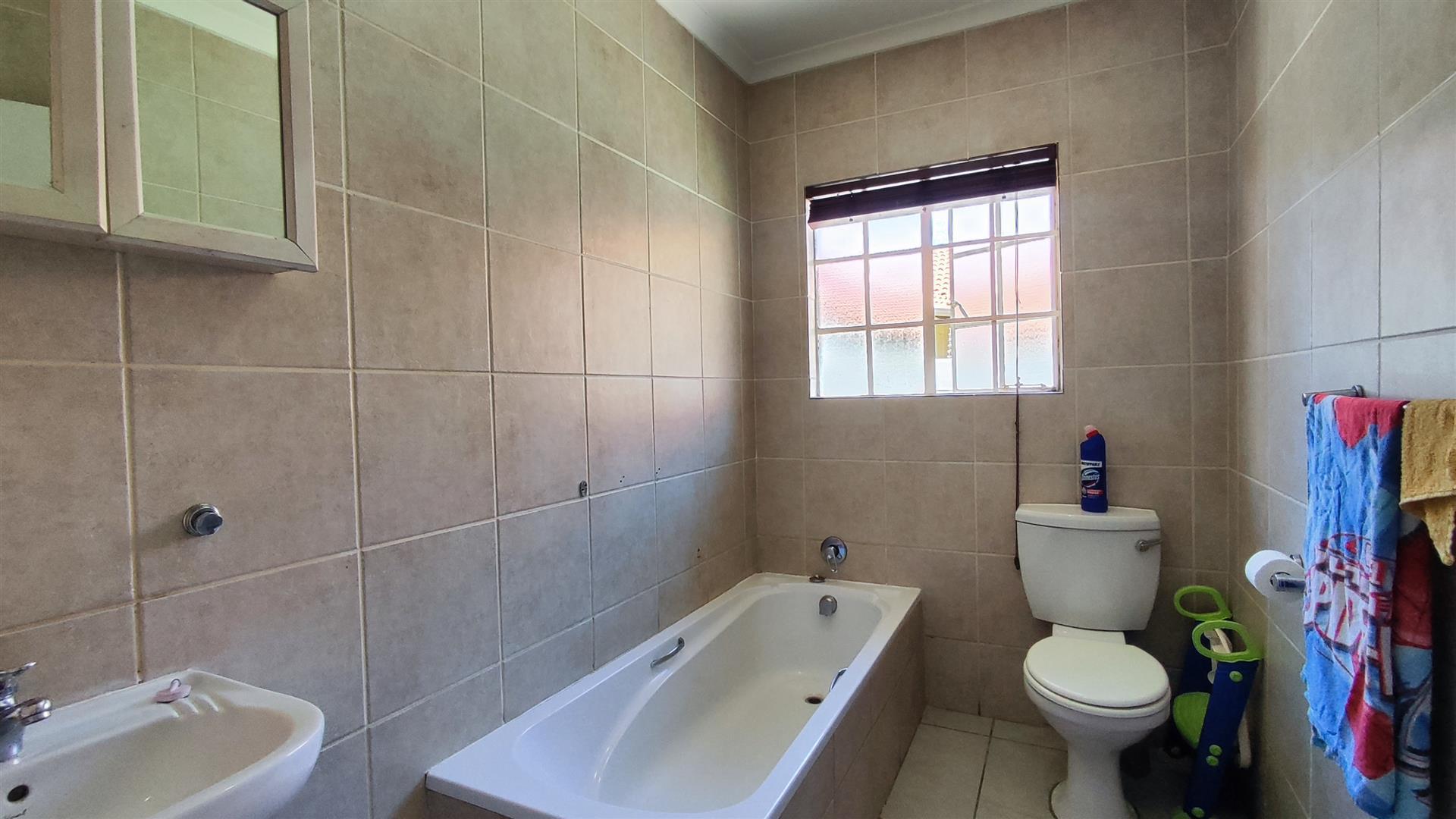 Bathroom 1 - 6 square meters of property in Eveleigh
