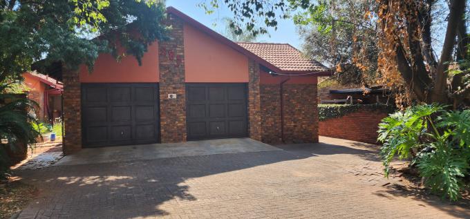 4 Bedroom House for Sale For Sale in Eldoraigne - MR663856