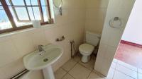 Main Bathroom - 10 square meters of property in Athlone