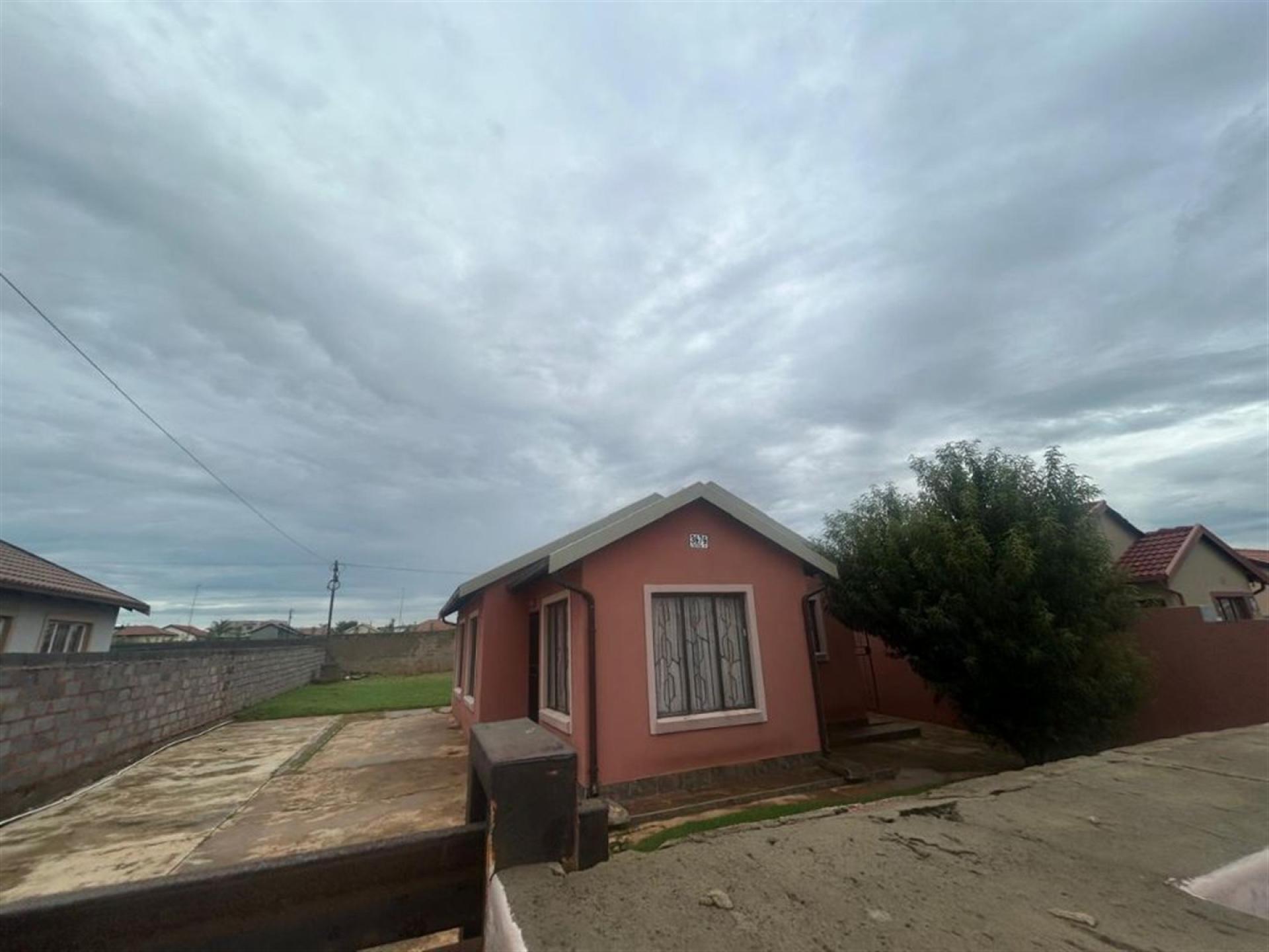 Front View of property in Dawn Park