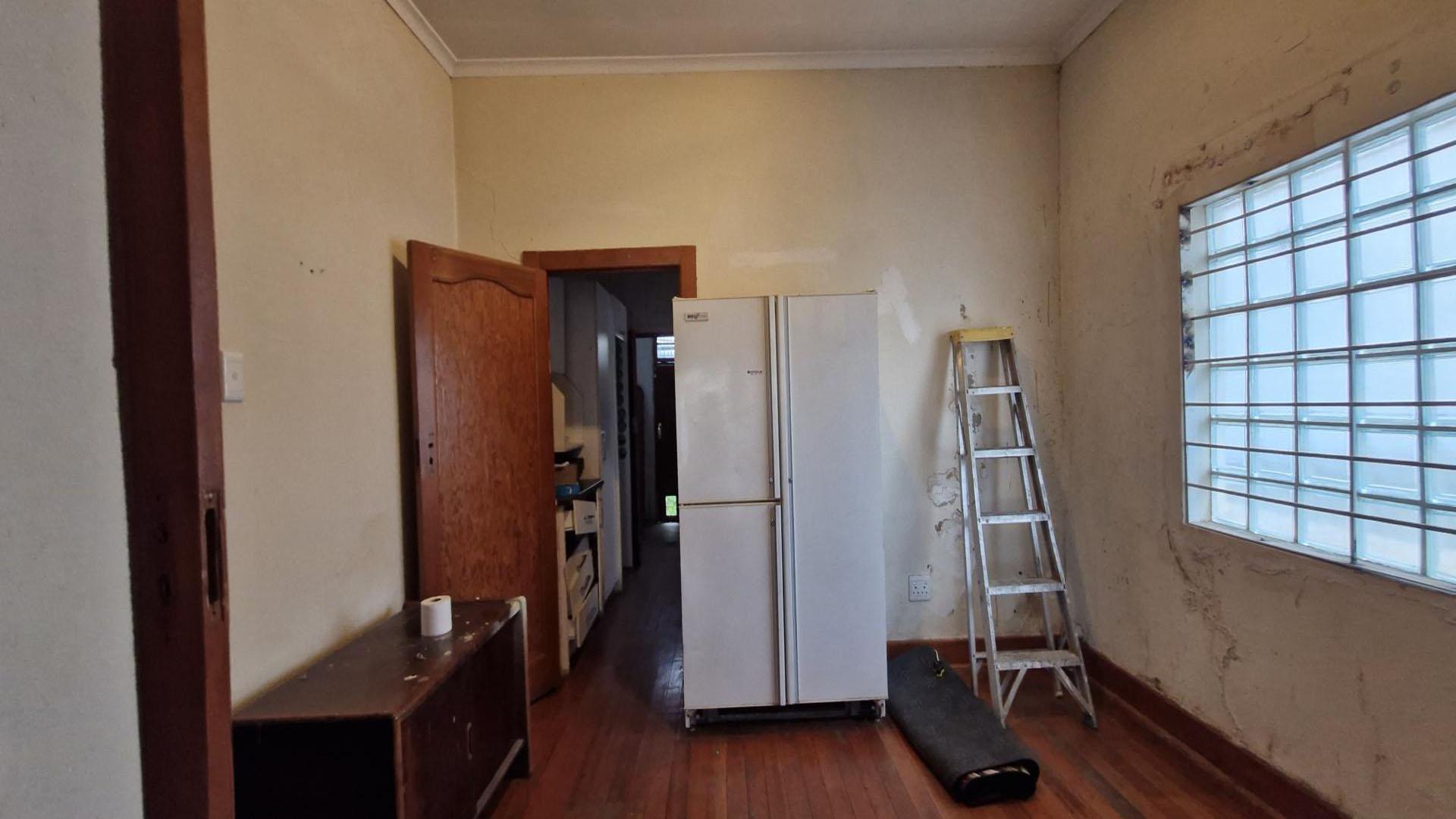 Bed Room 5+ - 61 square meters of property in Orange Grove