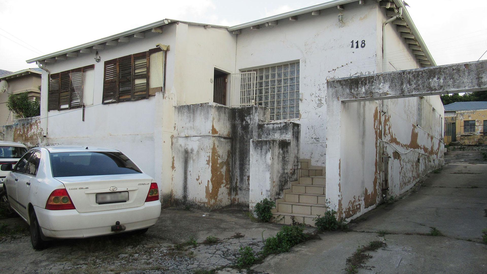 Front View of property in Orange Grove