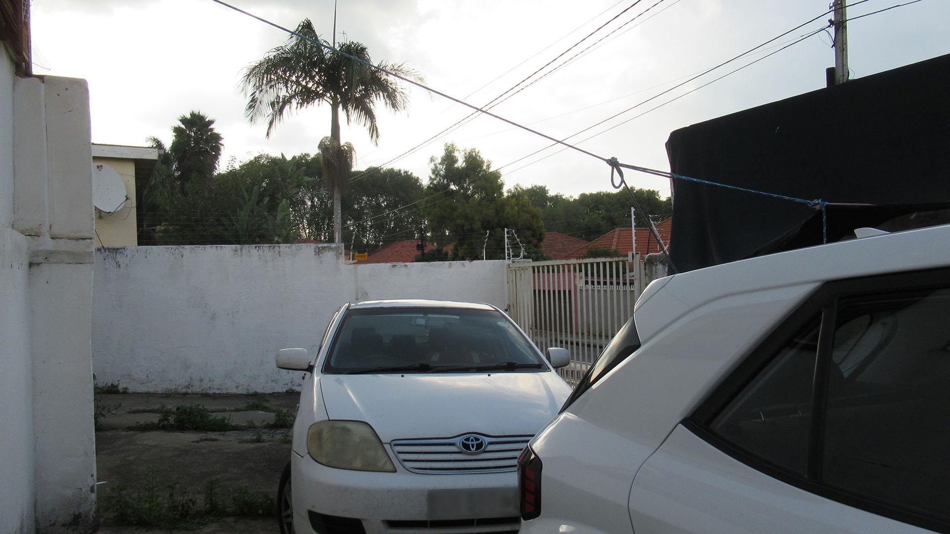 Front View of property in Orange Grove