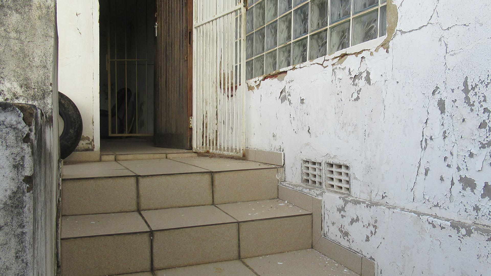 Front View of property in Orange Grove