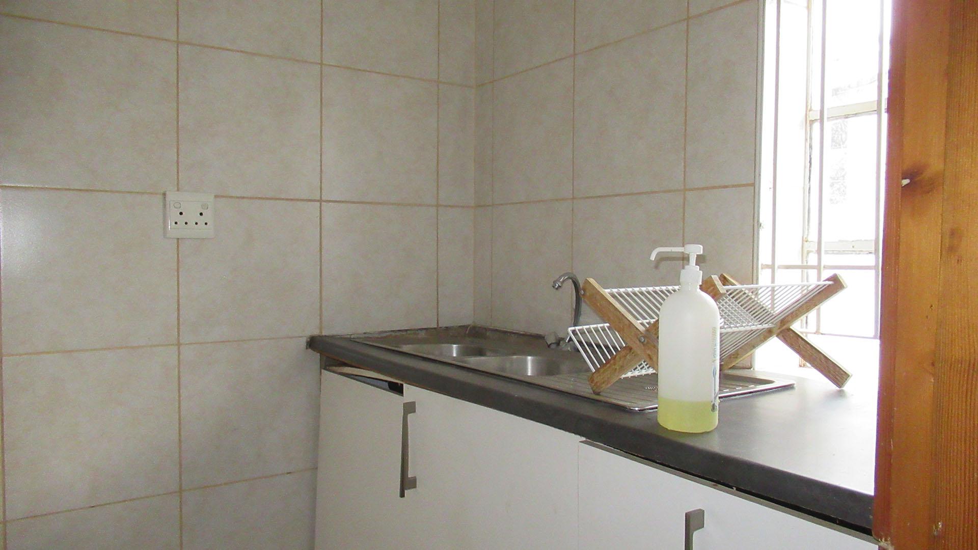 Scullery - 4 square meters of property in Orange Grove