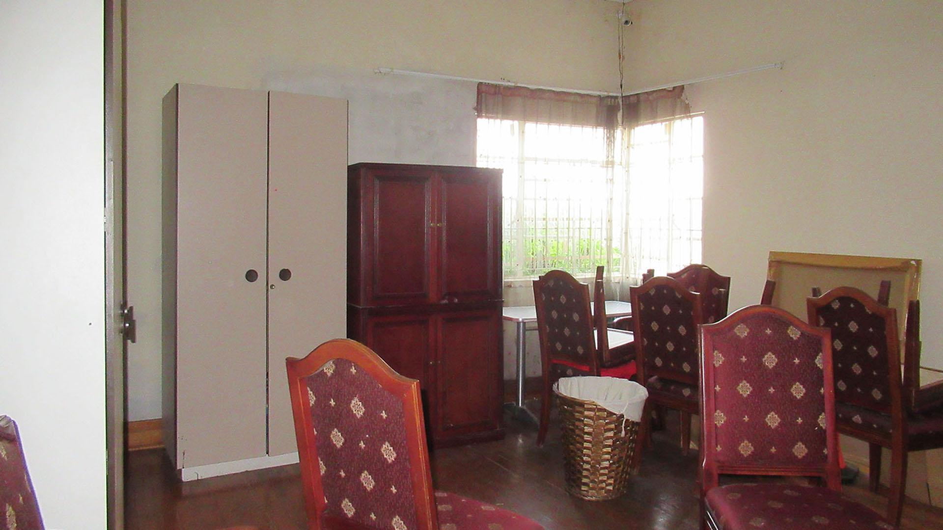 Main Bedroom - 19 square meters of property in Orange Grove
