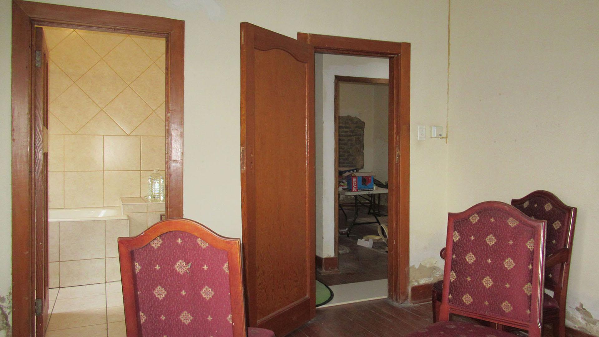 Main Bedroom - 19 square meters of property in Orange Grove
