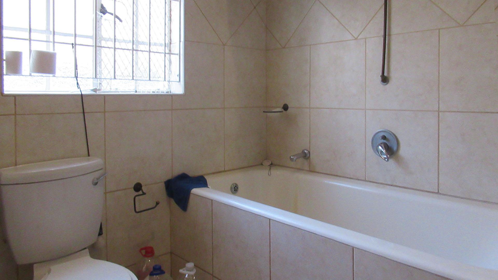 Main Bathroom - 7 square meters of property in Orange Grove