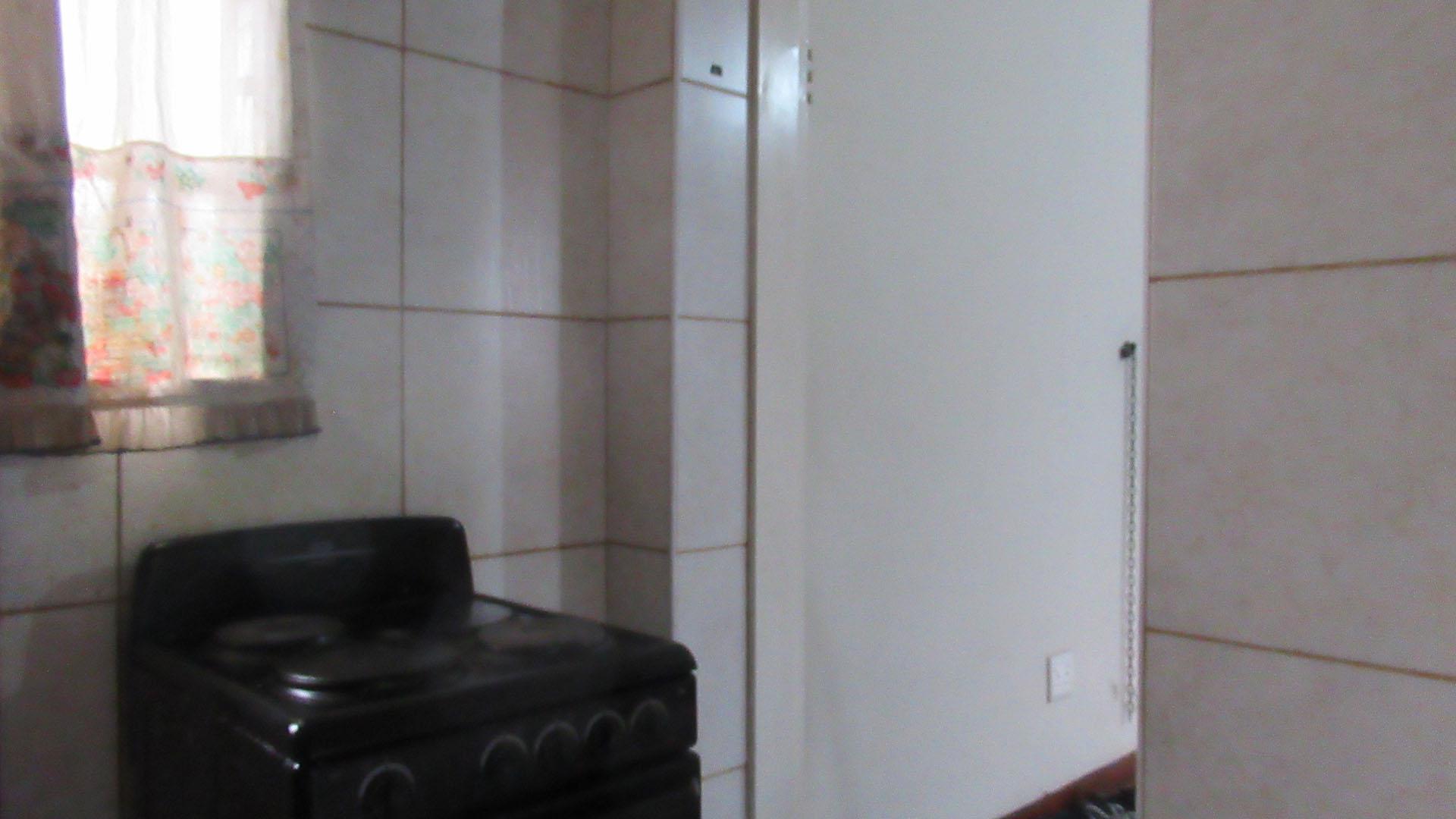 Kitchen - 35 square meters of property in Orange Grove