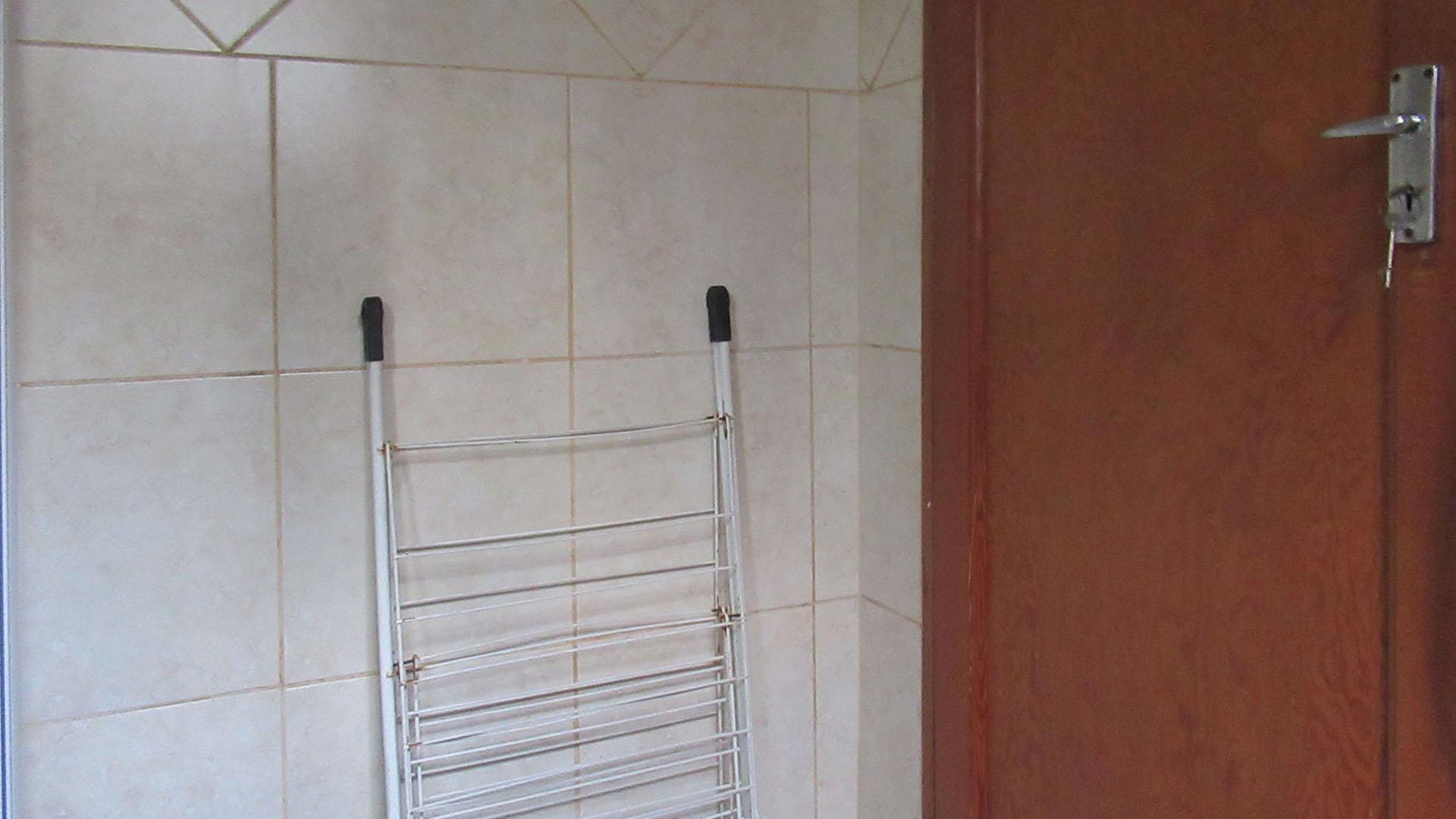 Bathroom 1 of property in Orange Grove