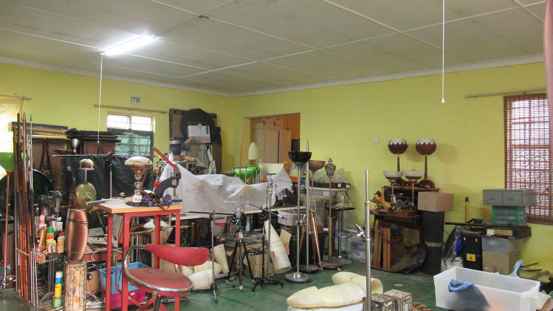 Lounges - 87 square meters of property in Orange Grove