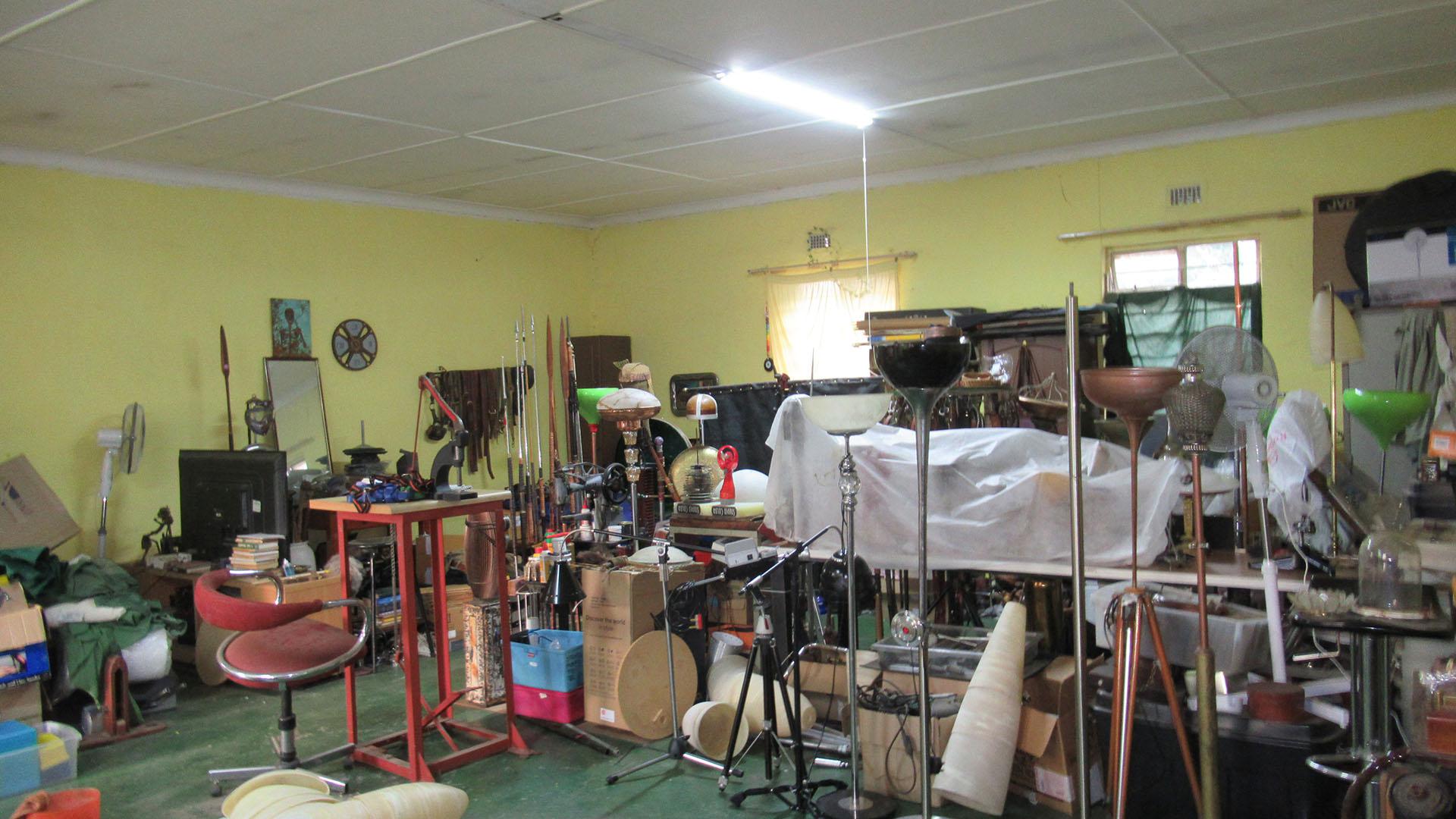 Lounges - 87 square meters of property in Orange Grove