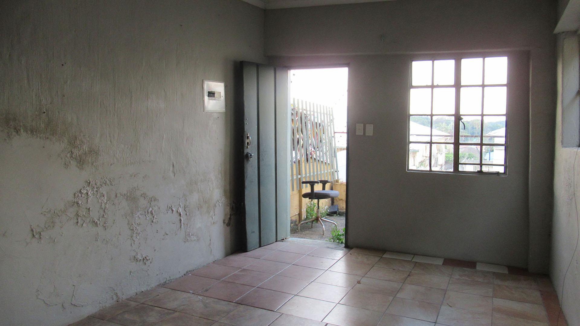 Bed Room 5+ - 61 square meters of property in Orange Grove