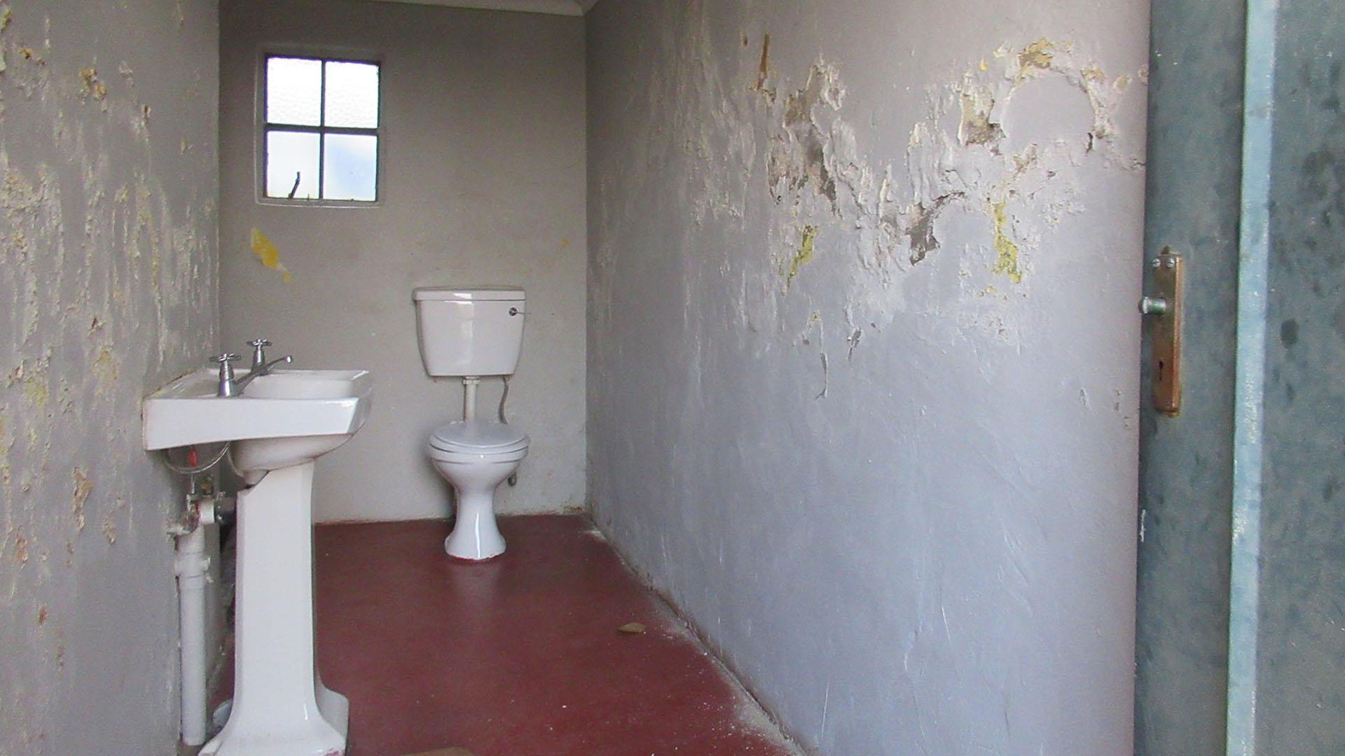 Bathroom 3+ - 15 square meters of property in Orange Grove