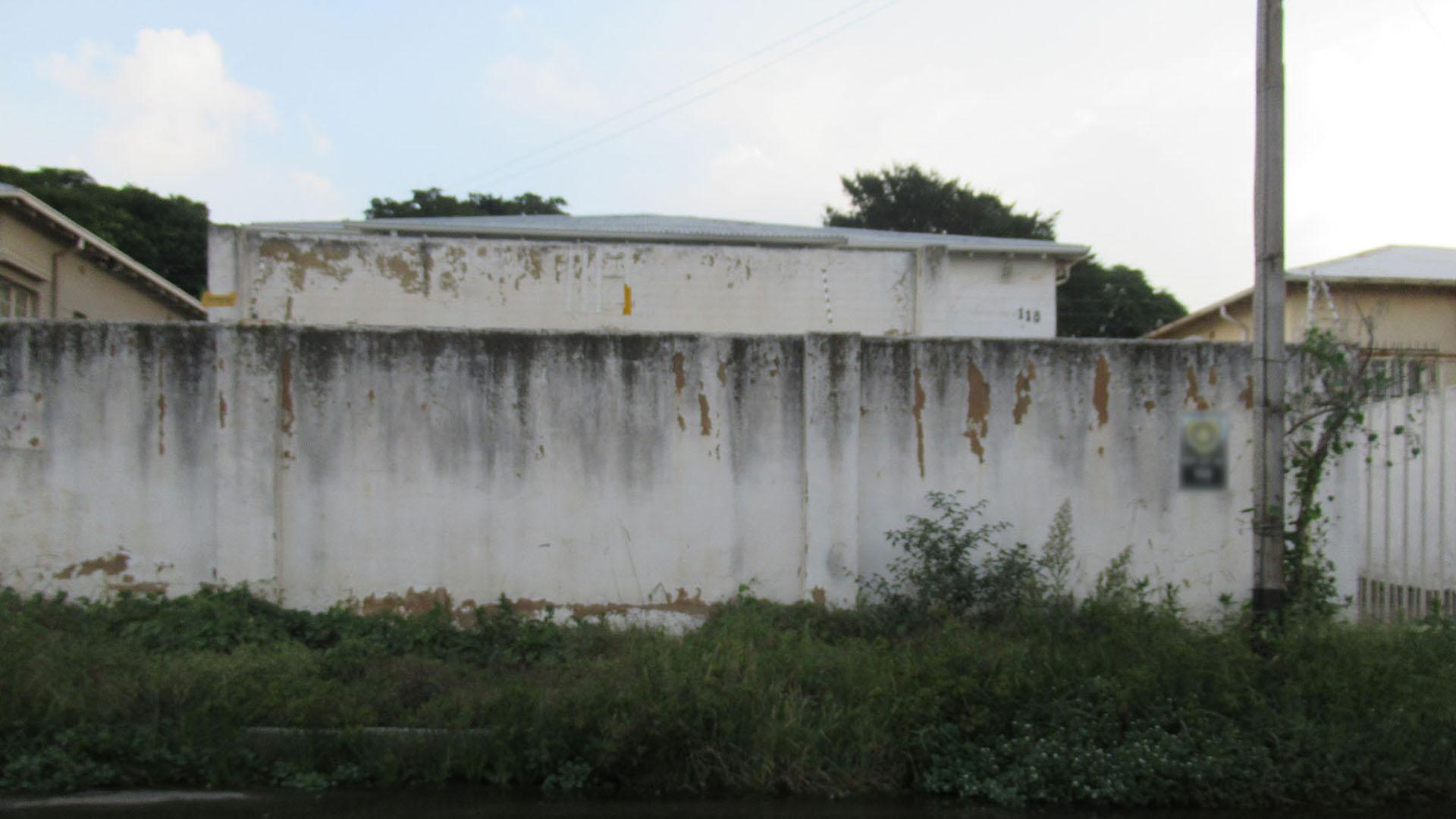 Front View of property in Orange Grove