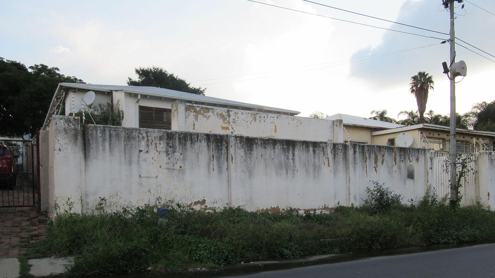 Front View of property in Orange Grove