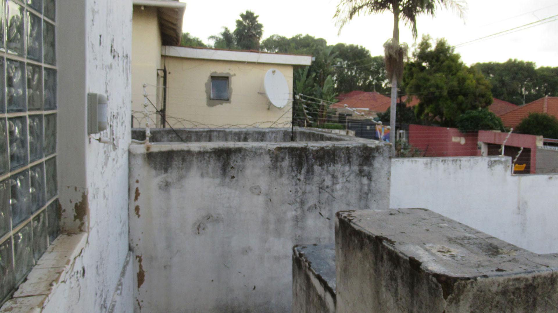 Front View of property in Orange Grove